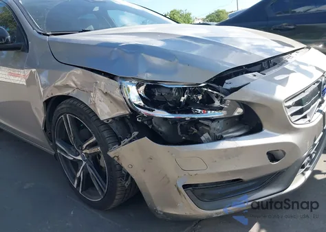 2015 Volvo V60 T5 Platinum из США, поврежденный, VIN YV140MEM7F1260882